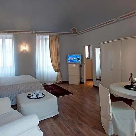 Nocleg ze śniadaniem Vinoteca La Sacrestia Alba (Piedmont)