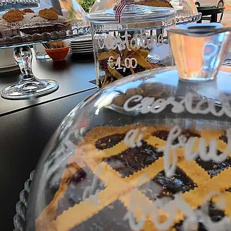 Nocleg ze śniadaniem Vinoteca La Sacrestia Alba (Piedmont)
