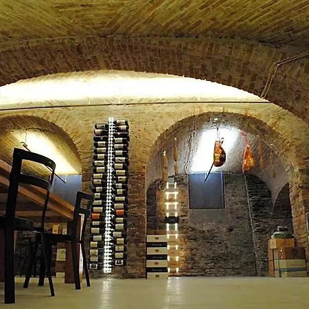 Vinoteca La Sacrestia 4*