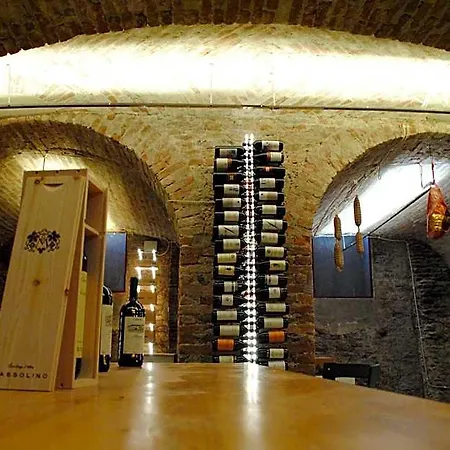 Nocleg ze śniadaniem Vinoteca La Sacrestia Alba (Piedmont)