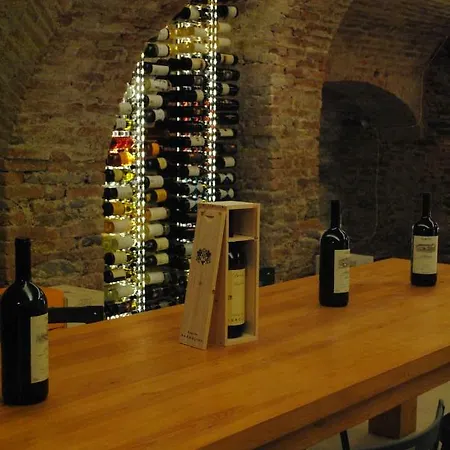 Vinoteca La Sacrestia 4*