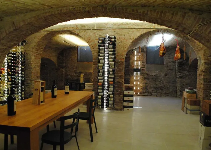 Bed and breakfast Vinoteca La Sacrestia Alba (Piedmont)